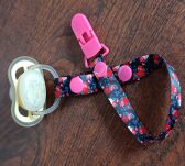 W RÓŻE PRZYPINKA ZAWIESZKA DO SMOCZKA NA SMOCZEK TASIEMKA Z KLIPSEM W KWIATKI - 3