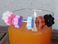 KWIATKI KOLOROWE ZNACZNIKI NA SZKLANKI KIELISZKI DRINKI NAPOJE SILIKONOWE NAKŁADKI ZESTAW 12SZT - 4