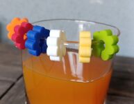 KWIATKI KOLOROWE ZNACZNIKI NA SZKLANKI KIELISZKI DRINKI NAPOJE SILIKONOWE NAKŁADKI ZESTAW 12SZT - 3