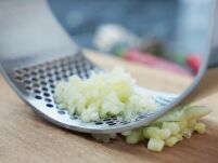 RĘCZNA PRASKA RĘCZNY WYCISKACZ SIEKACZ ZGNIATACZ WYCISKARKA DO CZOSNKU  STALOWA NIERDZEWNA SOLIDNA - 16