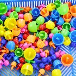 MOZAIKA KREATYWNA ZABAWKA EDUKACYJNA DLA DZIECI 296 ELEMENTÓW WALIZECZKA ĆWICZENIE CHWYTU NAUKA KOLORÓW - 5